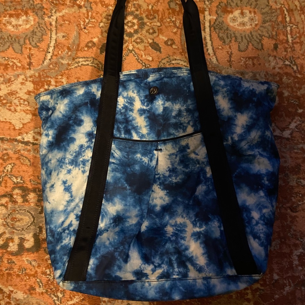 Lululemon bag